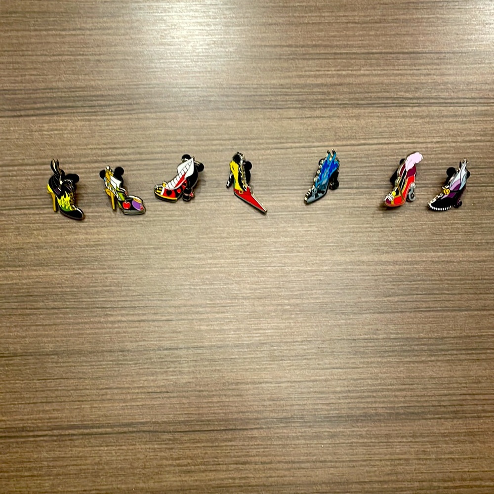 authentic Disney pins - Picture 3 of 5